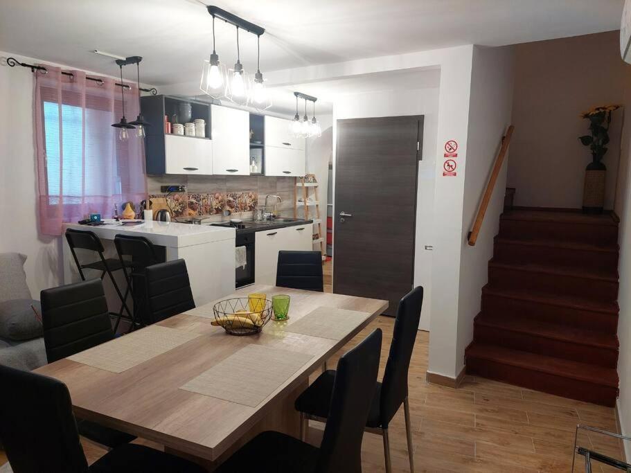 Atraktivna Kuca Sa Saunom I Grijanim Jacuzzijem Holiday home Cres