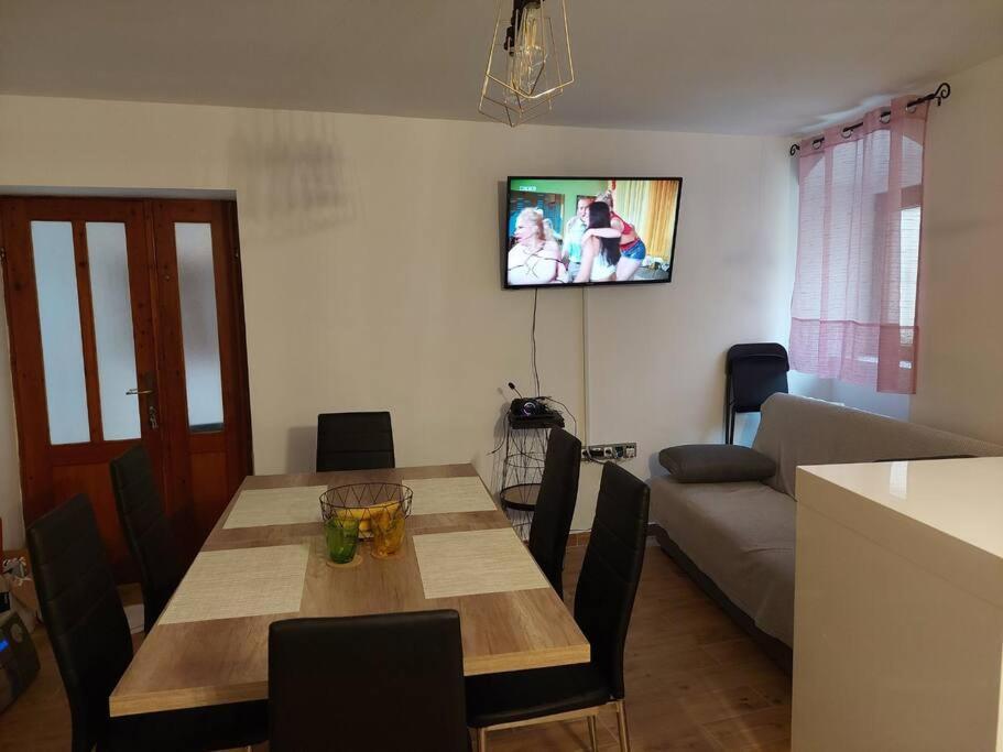 Atraktivna Kuca Sa Saunom I Grijanim Jacuzzijem Holiday home *