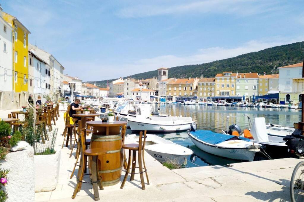 Atraktivna Kuca Sa Saunom I Grijanim Jacuzzijem Holiday home *