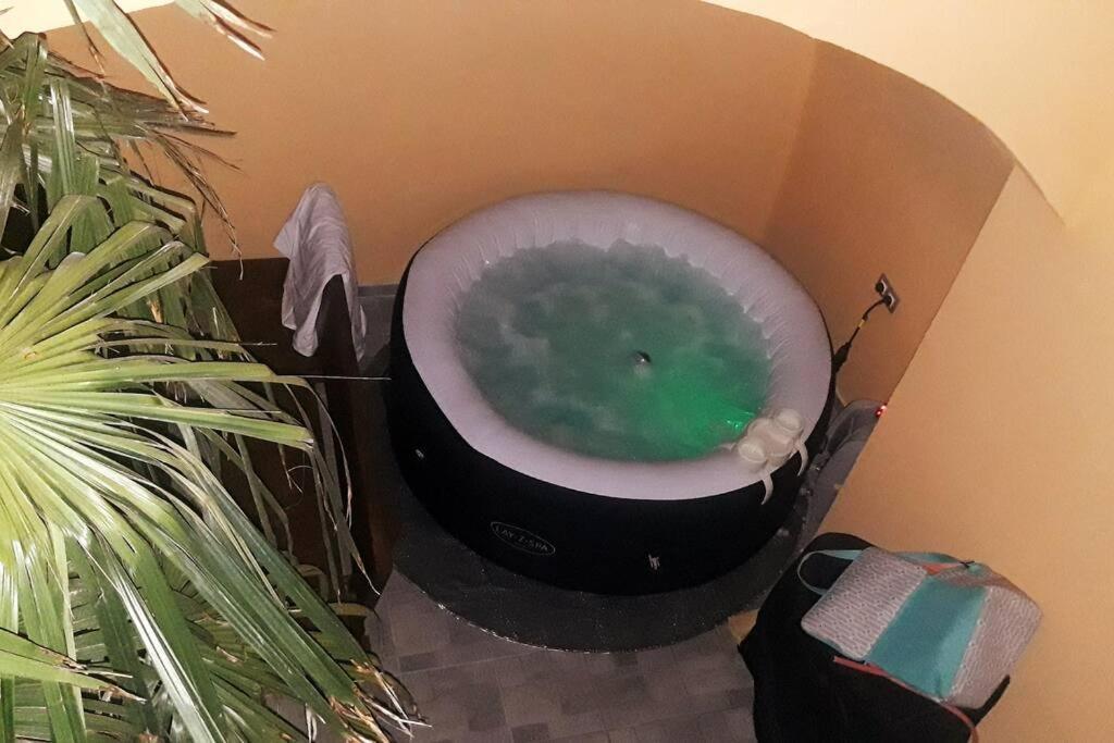 Atraktivna Kuca Sa Saunom I Grijanim Jacuzzijem *