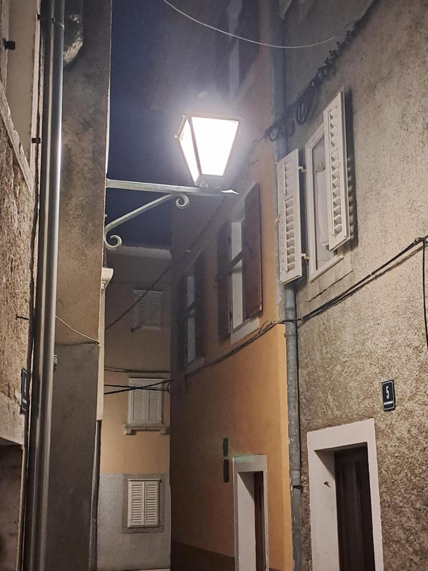 Atraktivna Kuca Sa Saunom I Grijanim Jacuzzijem Holiday home Cres
