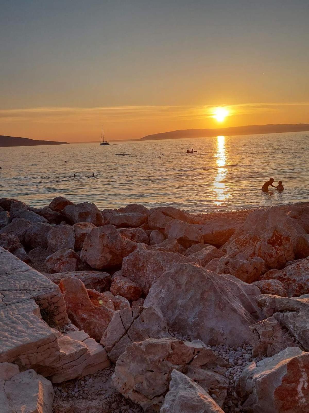 Atraktivna Kuca Sa Saunom I Grijanim Jacuzzijem Holiday home Cres